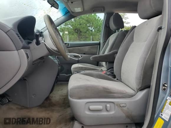 2009 Toyota Sienna CE с VIN 5TDZK23CX9S243862, выставлен на аукционе Copart как лот 85721765 с пробегом 247 955 миль миль и Списание • Salvage title. История ставок и продаж доступна на DreamBid. Изображение 7.