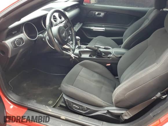 2018 Ford Mustang EcoBoost Premium с VIN 1FATP8UH9J5164395, выставлен на аукционе Copart как лот 86144655 с пробегом 126 290 миль миль и Списание • Salvage title. История ставок и продаж доступна на DreamBid. Изображение 7.