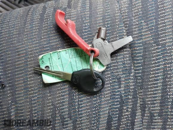 1998 Nissan Frontier XE z VIN 1N6DD26Y4WC361816, wystawiony jako IAAI lot #41783622 z przebiegiem 141 834 mil mil oraz . Historia ofert i sprzedaży dostępna na DreamBid. Obrazek 11.