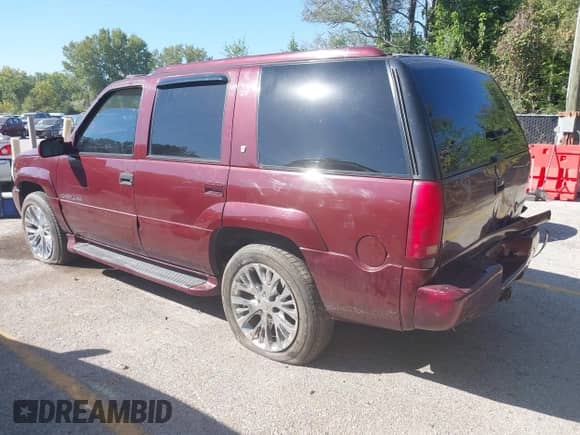 2000 Cadillac Escalade with VIN 1GYEK13R8YR127435, listed as a IAAI auction lot 43325716 with 203,462 mi miles and . Bid and sale history available at DreamBid. Image 3.