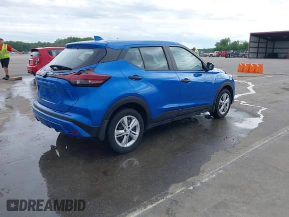 2024 Nissan Kicks S z VIN 3N1CP5BVXRL547830, wystawiony jako IAAI lot #42171479 z przebiegiem 4 857 mil mil oraz . Historia ofert i sprzedaży dostępna na DreamBid. Obrazek 4.