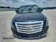 2016 Cadillac Escalade Platinum z VIN 1GYS4DKJ3GR190046, wystawiony jako Copart lot #61344995 z przebiegiem 131 896 mil mil oraz Szkoda całkowita • Salvage title. Historia ofert i sprzedaży dostępna na DreamBid. Obrazek 5.