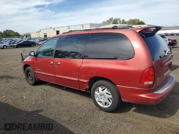 2000 Dodge Caravan SE с VIN 2B4GP44R1YR799988, выставлен на аукционе Copart как лот 84275535 с пробегом 132 951 миль миль и Чистый • Clean title. История ставок и продаж доступна на DreamBid. Изображение 2.