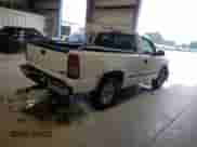 2002 GMC Sierra 1500 z VIN 1GTEC14W22Z149901, wystawiony jako Copart lot #60996325 z przebiegiem 243 259 mil mil oraz Czysty tytuł • Clean title. Historia ofert i sprzedaży dostępna na DreamBid. Obrazek 3.