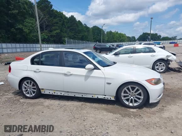 2006 BMW 3 Series 325i с VIN WBAVB13506KX44902, выставлен на аукционе IAAI как лот 42498896 с пробегом 145 111 миль миль и . История ставок и продаж доступна на DreamBid. Изображение 14.