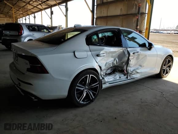 2020 Volvo S60 R-Design с VIN 7JR102FM0LG072596, выставлен на аукционе Copart как лот 68312705 с пробегом 52 047 миль миль и Списание • Salvage title. История ставок и продаж доступна на DreamBid. Изображение 3.