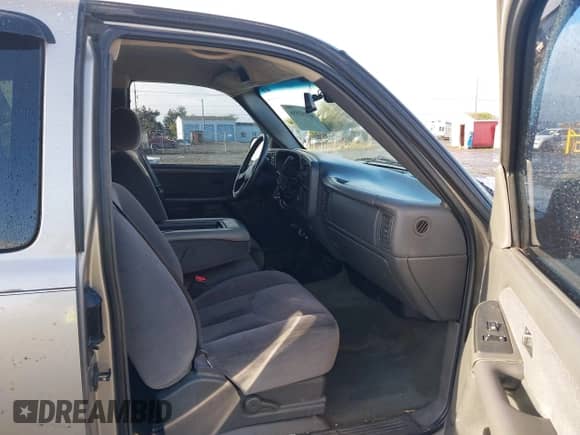 2003 GMC Sierra 1500 SLE с VIN 2GTEK19T631100244, выставлен на аукционе IAAI как лот 41192558 с пробегом Не указан миль и . История ставок и продаж доступна на DreamBid. Изображение 5.