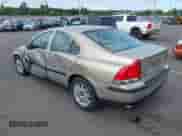 2004 Volvo S60 с VIN YV1RS59V542367297, выставлен на аукционе IAAI как лот 42294212 с пробегом 85 865 миль миль и . История ставок и продаж доступна на DreamBid. Изображение 3.