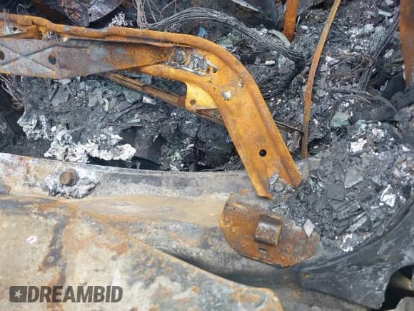 2006 Cadillac Escalade z VIN 1GYEC63N36R140923, wystawiony jako IAAI lot #42348753 z przebiegiem Nie podano mil oraz . Historia ofert i sprzedaży dostępna na DreamBid. Obrazek 9.