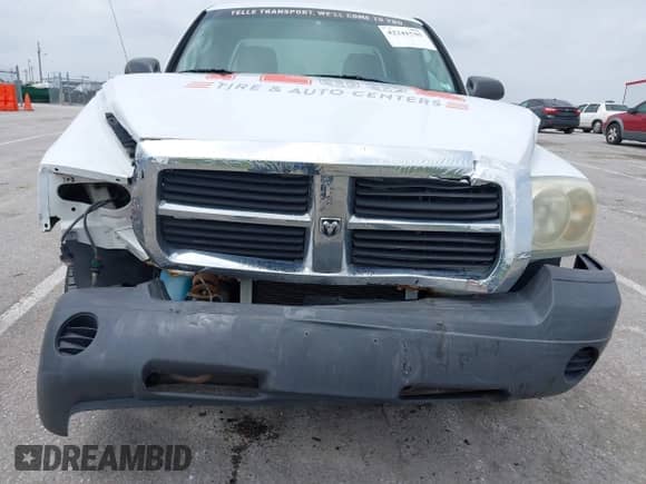 2007 Dodge Dakota ST z VIN 1D7HE22K07S275841, wystawiony jako IAAI lot #42241585 z przebiegiem 135 542 mil mil oraz . Historia ofert i sprzedaży dostępna na DreamBid. Obrazek 6.