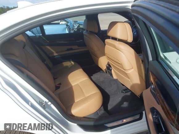 2015 BMW 7 Series 740Li с VIN WBAYE4C52FD139080, выставлен на аукционе IAAI как лот 43340744 с пробегом 175 387 миль миль и . История ставок и продаж доступна на DreamBid. Изображение 8.