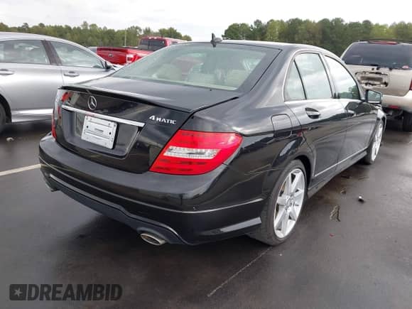 2014 Mercedes-Benz C 300 Sport с VIN WDDGF8AB4EA961056, выставлен на аукционе IAAI как лот 43383880 с пробегом 139 411 миль миль и . История ставок и продаж доступна на DreamBid. Изображение 4.