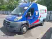 2016 Ram ProMaster Cargo z VIN 3C6TRVCG3GE105651, wystawiony jako IAAI lot #42526039 z przebiegiem 140 739 mil mil oraz . Historia ofert i sprzedaży dostępna na DreamBid. Obrazek 2.