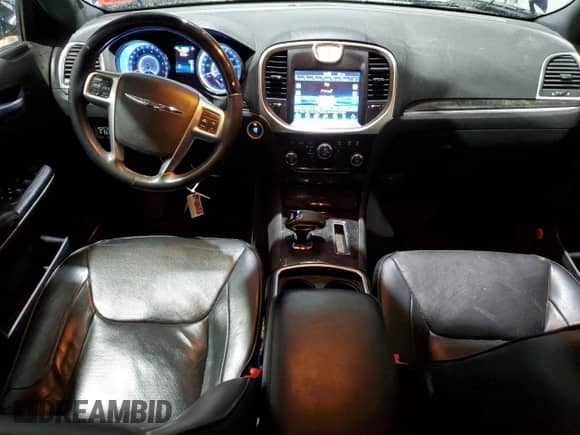 2013 Chrysler 300 C с VIN 2C3CCAKG9DH618962, выставлен на аукционе Copart как лот 49117365 с пробегом 100 065 миль миль и Списание • Salvage title. История ставок и продаж доступна на DreamBid. Изображение 8.