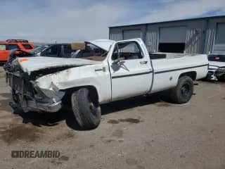 1978 Chevrolet Silverado 1500 z VIN CKL248F408032, wystawiony jako Copart lot #55044335 z przebiegiem 392 806 mil mil oraz Szkoda całkowita • Salvage title. Historia ofert i sprzedaży dostępna na DreamBid. Obrazek 1.