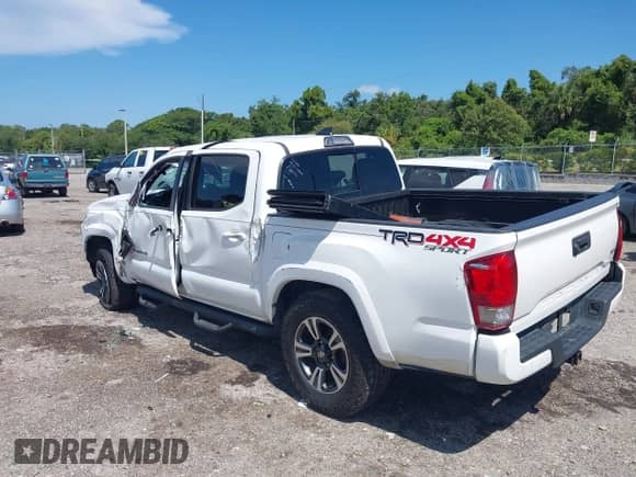 2017 Toyota Tacoma SR5 с VIN 5TFCZ5ANXHX082879, выставлен на аукционе IAAI как лот 42868022 с пробегом 114 120 миль миль и . История ставок и продаж доступна на DreamBid. Изображение 3.
