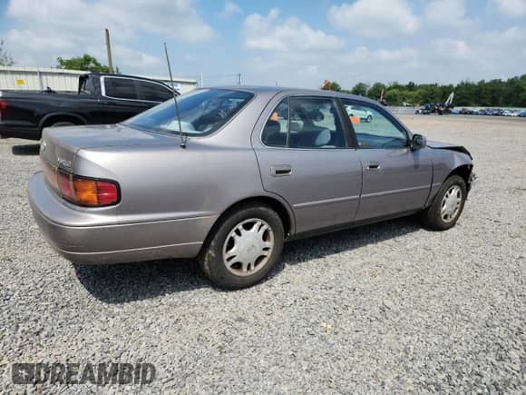1993 Toyota Camry с VIN 4T1VK13E1PU075530, выставлен на аукционе Copart как лот 64218835 с пробегом 58 871 миль миль и Списание • Salvage title. История ставок и продаж доступна на DreamBid. Изображение 3.