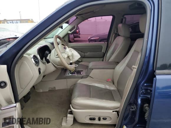 2007 Ford Explorer XLT с VIN 1FMEU63E07UB33506, выставлен на аукционе Copart как лот 85313935 с пробегом 120 282 миль миль и Списание • Salvage title. История ставок и продаж доступна на DreamBid. Изображение 7.