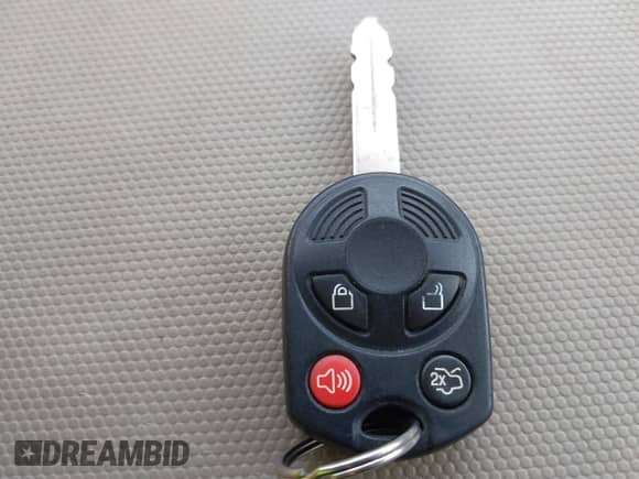 2011 Ford Escape XLT with VIN 1FMCU9D77BKA67338, listed as a IAAI auction lot 43552438 with 61,303 mi miles and . Bid and sale history available at DreamBid. Image 11.