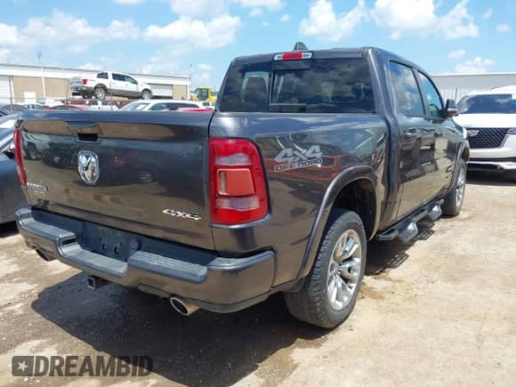 2019 Ram 1500 Laramie z VIN 1C6SRFJT4KN712017, wystawiony jako IAAI lot #42710959 z przebiegiem 89 973 mil mil oraz . Historia ofert i sprzedaży dostępna na DreamBid. Obrazek 4.
