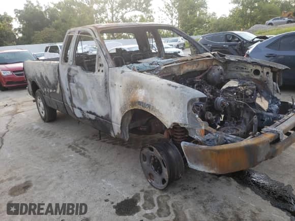 2006 Ford F-150 XL z VIN 1FTRF12206NA81118, wystawiony jako Copart lot #67307154 z przebiegiem Nie podano mil oraz Nie do naprawy • Non repairable. Historia ofert i sprzedaży dostępna na DreamBid. Obrazek 4.