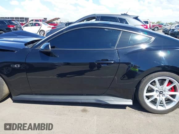 2024 Ford Mustang GT z VIN 1FA6P8CF5R5416913, wystawiony jako IAAI lot #43220874 z przebiegiem 17 659 mil mil oraz . Historia ofert i sprzedaży dostępna na DreamBid. Obrazek 14.