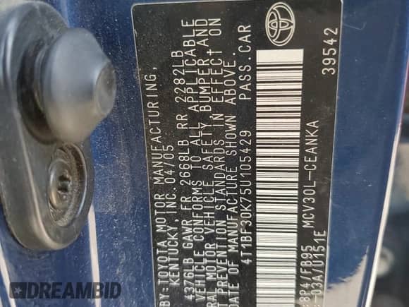 2005 Toyota Camry XLE z VIN 4T1BF30K75U105429, wystawiony jako Copart lot #66518075 z przebiegiem 425 788 mil mil oraz Szkoda całkowita • Salvage title. Historia ofert i sprzedaży dostępna na DreamBid. Obrazek 12.