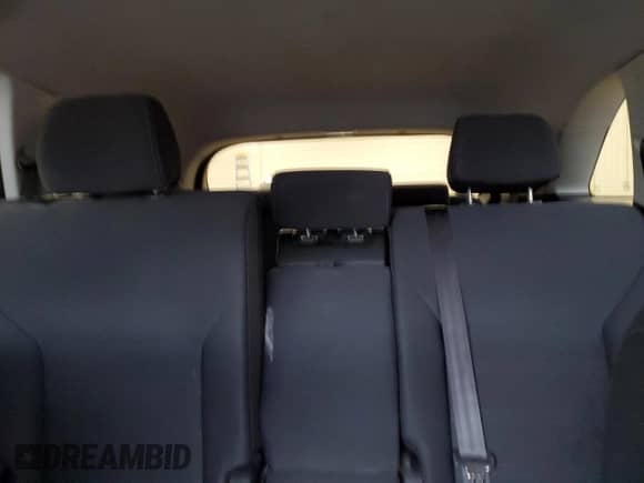 2018 Kia Sorento LX z VIN 5XYPGDA33JG383809, wystawiony jako Copart lot #67726675 z przebiegiem 114 685 mil mil oraz Czysty tytuł • Clean title. Historia ofert i sprzedaży dostępna na DreamBid. Obrazek 10.