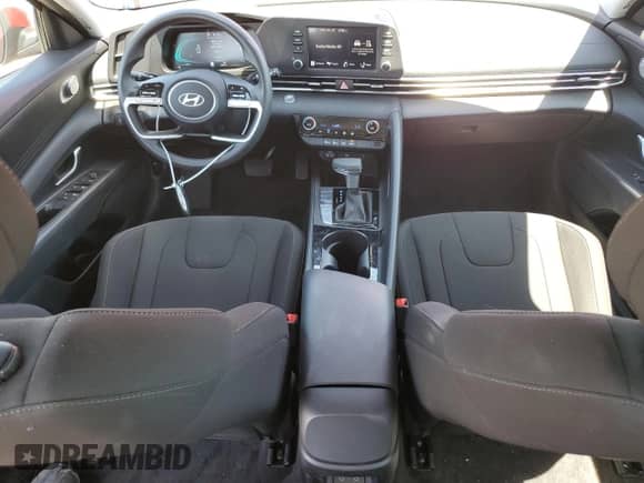 2025 Hyundai Elantra Blue z VIN KMHLM4DJ4SU129717, wystawiony jako Copart lot #63066885 z przebiegiem 10 901 mil mil oraz Szkoda całkowita • Salvage title. Historia ofert i sprzedaży dostępna na DreamBid. Obrazek 8.