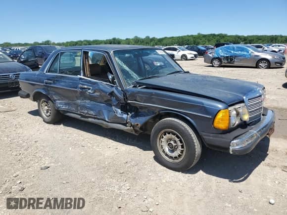 1985 Mercedes-Benz 300 с VIN WDBAB33C1FA208525, выставлен на аукционе Copart как лот 57603425 с пробегом 206 456 миль миль и Списание • Salvage title. История ставок и продаж доступна на DreamBid. Изображение 4.