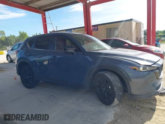 2025 Mazda CX-5 S Carbon Edition z VIN JM3KFBCMXS0582202, wystawiony jako IAAI lot #43150569 z przebiegiem 5 546 mil mil oraz . Historia ofert i sprzedaży dostępna na DreamBid. Obrazek 12.