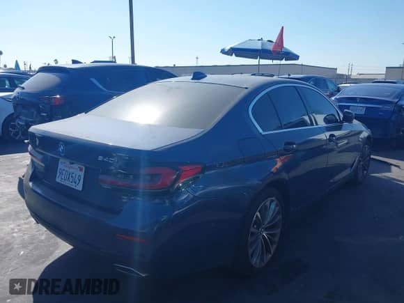 2023 BMW 5 Series 540i z VIN WBA53BJ05PWY03690, wystawiony jako IAAI lot #43131014 z przebiegiem 49 034 mil mil oraz . Historia ofert i sprzedaży dostępna na DreamBid. Obrazek 4.