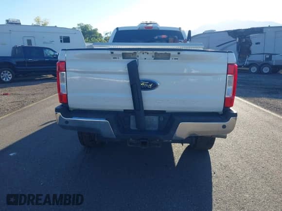 2019 Ford F-250 XL with VIN 1FT7W2BT2KED84563, listed as a IAAI auction lot 43230876 with 227,742 mi miles and . Bid and sale history available at DreamBid. Image 16.