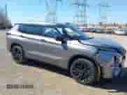2023 Mitsubishi Outlander SEL z VIN JA4J4VA80PZ014751, wystawiony jako IAAI lot #41773106 z przebiegiem 20 980 mil mil oraz . Historia ofert i sprzedaży dostępna na DreamBid. Obrazek 1.
