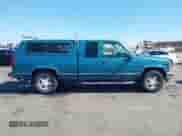 1998 Chevrolet Silverado 1500 z VIN 2GCEK19R8W1221205, wystawiony jako IAAI lot #42741835 z przebiegiem 59 925 mil mil oraz . Historia ofert i sprzedaży dostępna na DreamBid. Obrazek 13.