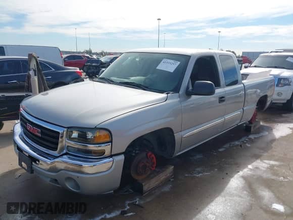2005 GMC Sierra 1500 SLE z VIN 2GTEC19TX51217941, wystawiony jako IAAI lot #41333257 z przebiegiem 273 832 mil mil oraz . Historia ofert i sprzedaży dostępna na DreamBid. Obrazek 2.