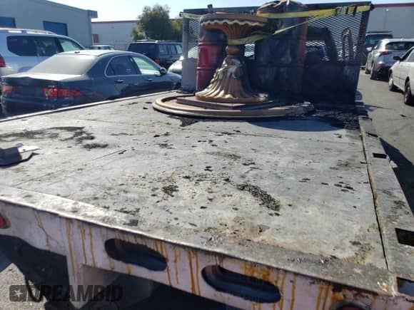 2006 Chevrolet Silverado 3500 с VIN 1GBJC34U06E181725, выставлен на аукционе Copart как лот 63410103 с пробегом Не указан миль и На запчасти • Non repairable. История ставок и продаж доступна на DreamBid. Изображение 10.