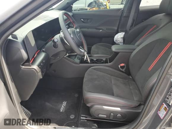 2024 Hyundai Kona N Line с VIN KM8HA3A35RU110523, выставлен на аукционе Copart как лот 63760815 с пробегом 1 670 миль миль и Списание • Salvage title. История ставок и продаж доступна на DreamBid. Изображение 7.