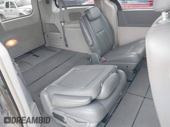 2009 Dodge Grand Caravan SXT z VIN 2D8HN54X39R625909, wystawiony jako IAAI lot #42849901 z przebiegiem 129 469 mil mil oraz . Historia ofert i sprzedaży dostępna na DreamBid. Obrazek 8.