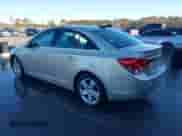 2015 Chevrolet Cruze Diesel z VIN 1G1P75SZ8F7188150, wystawiony jako IAAI lot #41299653 z przebiegiem 152 717 mil mil oraz . Historia ofert i sprzedaży dostępna na DreamBid. Obrazek 3.