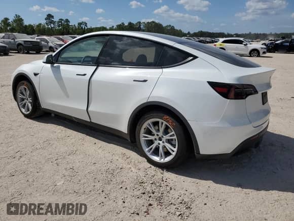 2024 Tesla Model Y with VIN 7SAYGDEDXRF044347, listed as a Copart auction lot 65477684 with 5,865 mi miles and Salvage title. Bid and sale history available at DreamBid. Image 2.