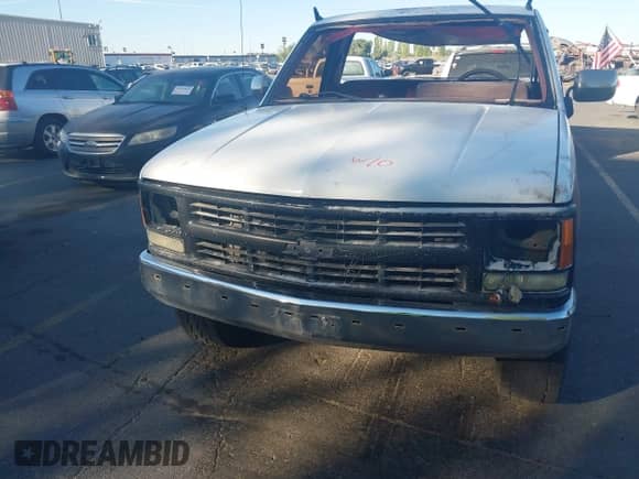 1990 Chevrolet Silverado 2500 with VIN 1GCFK24K0LE131934, listed as a IAAI auction lot 43020230 with 86,200 mi miles and . Bid and sale history available at DreamBid. Image 6.