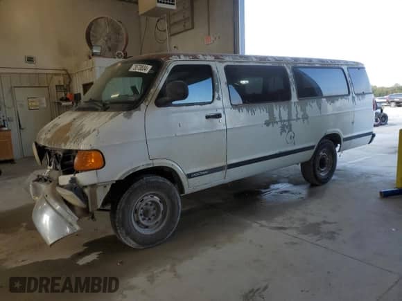 2001 Dodge Passenger with VIN 2B5WB35Z61K540295, listed as a Copart auction lot 73570834 with 204,537 mi miles and Salvage title. Bid and sale history available at DreamBid. Image 1.