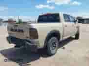 2017 Ram 1500 Rebel z VIN 1C6RR7YT8HS619828, wystawiony jako IAAI lot #42873979 z przebiegiem 136 471 mil mil oraz . Historia ofert i sprzedaży dostępna na DreamBid. Obrazek 4.