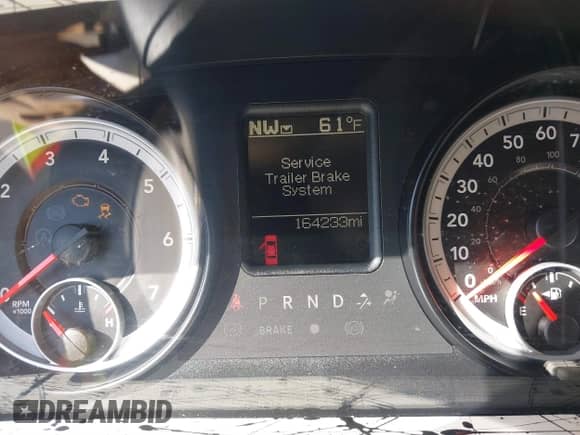 2014 Ram 1500 Tradesman z VIN 1C6RR6FT7ES190674, wystawiony jako IAAI lot #41361129 z przebiegiem 164 233 mil mil oraz . Historia ofert i sprzedaży dostępna na DreamBid. Obrazek 7.