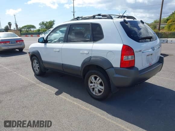 2007 Hyundai Tucson SE z VIN KM8JN12D47U622532, wystawiony jako IAAI lot #42609548 z przebiegiem 139 999 mil mil oraz . Historia ofert i sprzedaży dostępna na DreamBid. Obrazek 3.