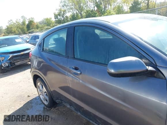 2020 Honda HR-V LX z VIN 3CZRU6H37LM722462, wystawiony jako IAAI lot #43222316 z przebiegiem 55 692 mil mil oraz . Historia ofert i sprzedaży dostępna na DreamBid. Obrazek 14.