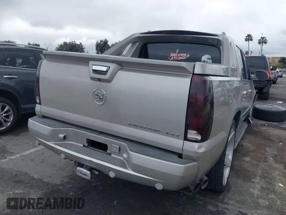 2007 Cadillac Escalade EXT with VIN 3GYFK62887G193346, listed as a IAAI auction lot 41522004 with 111,069 mi miles and . Bid and sale history available at DreamBid. Image 4.