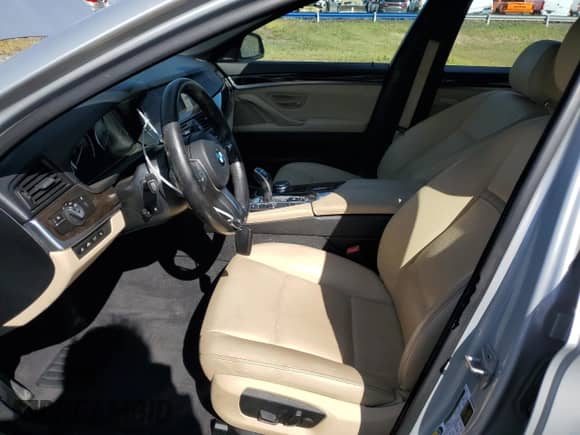 2016 BMW 5 Series 528i z VIN WBA5A5C55GG352531, wystawiony jako Copart lot #80345235 z przebiegiem 74 583 mil mil oraz Szkoda całkowita • Salvage title. Historia ofert i sprzedaży dostępna na DreamBid. Obrazek 7.