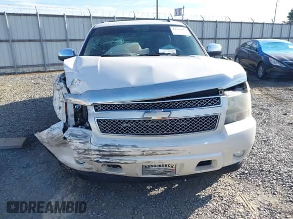 2010 Chevrolet Suburban LTZ z VIN 1GNUCKE00AR176516, wystawiony jako IAAI lot #42326903 z przebiegiem 189 777 mil mil oraz . Historia ofert i sprzedaży dostępna na DreamBid. Obrazek 6.